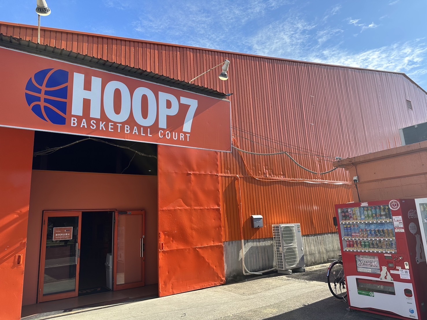 バスケットボール施設運営事業　HOOP7
大阪府東大阪市と堺市に展開するバスケットボール専用のレンタルコート施設。